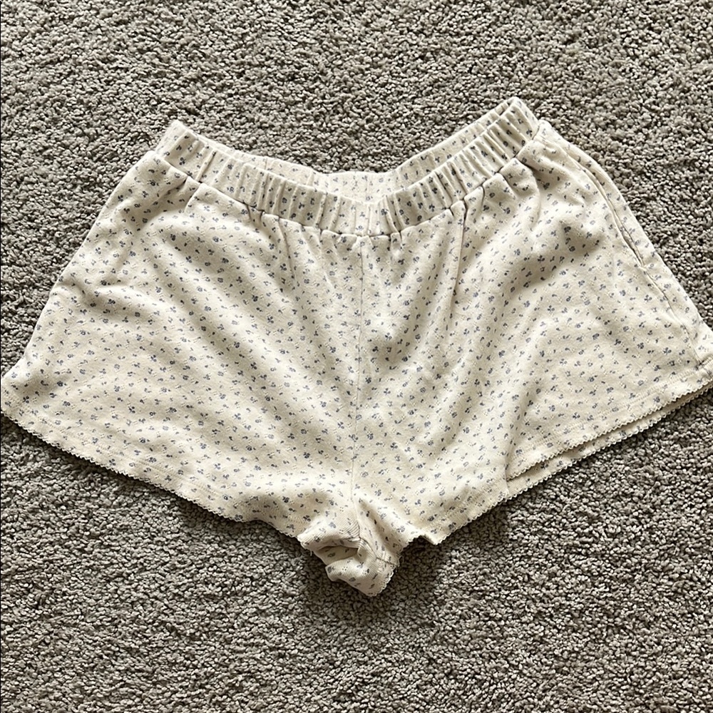 SOLAI Women's Cream Shorts